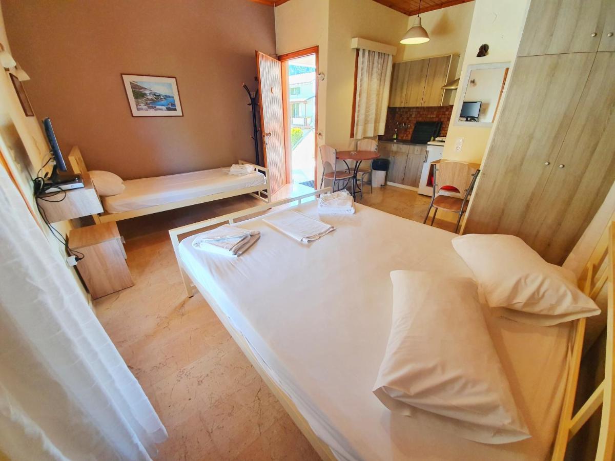 Alexaria Holidays Apartments Frínion Exteriör bild