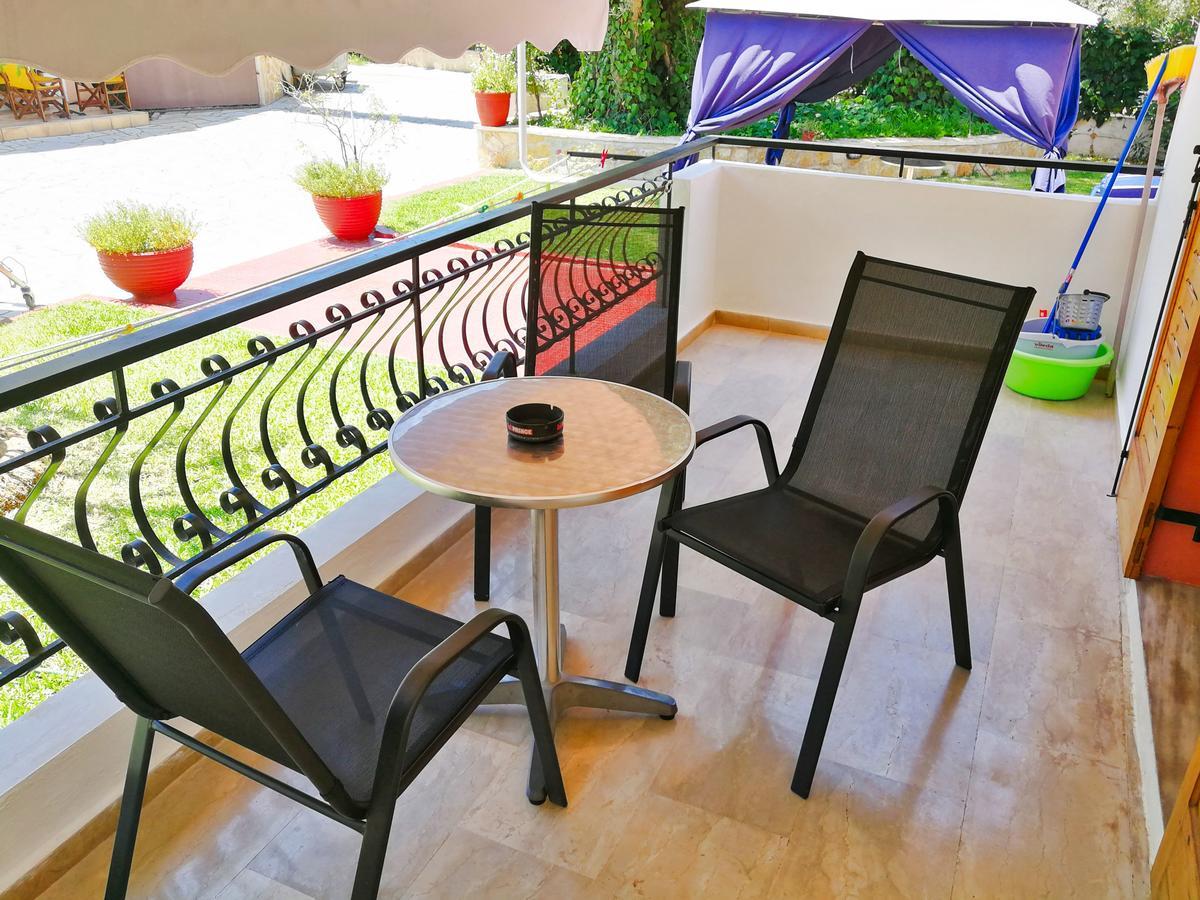 Alexaria Holidays Apartments Frínion Exteriör bild